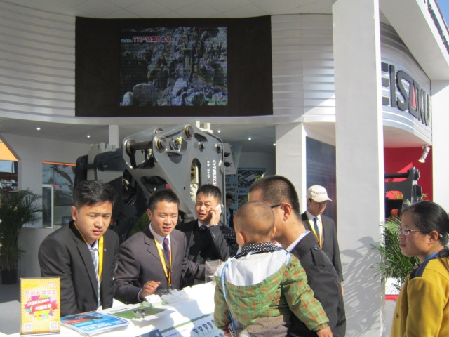 油圧ブレーカ bauma China 2014